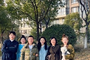 章若楠全家福走红：基因与审美的深度思考