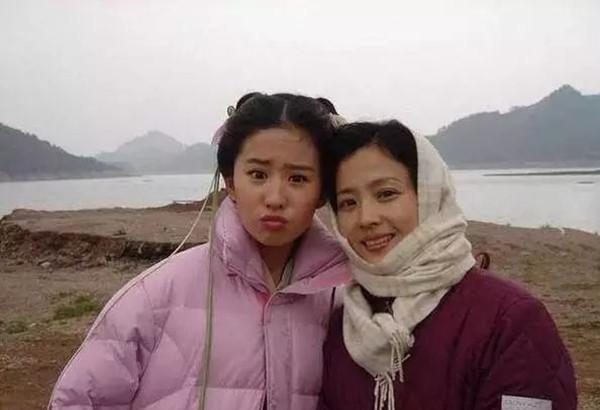 刘亦菲与母亲