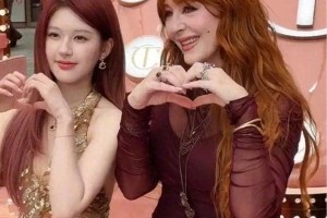 赵露思金色深V短裙惊艳亮相，生图颜值引热议