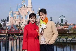 赵雅芝携子黄凯杰亮相上海迪士尼，71岁不老女神惊艳全场