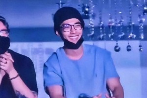 肖战素颜追星李健演唱会，全家出动引爆网络